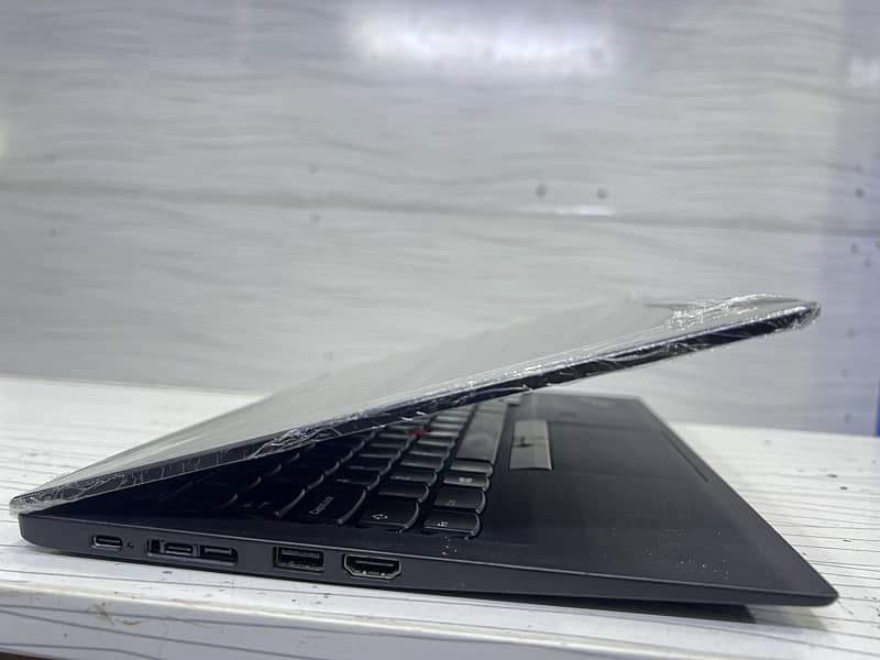 Lenovo X1 Carbon i7 8th Generation in touchscreen 1