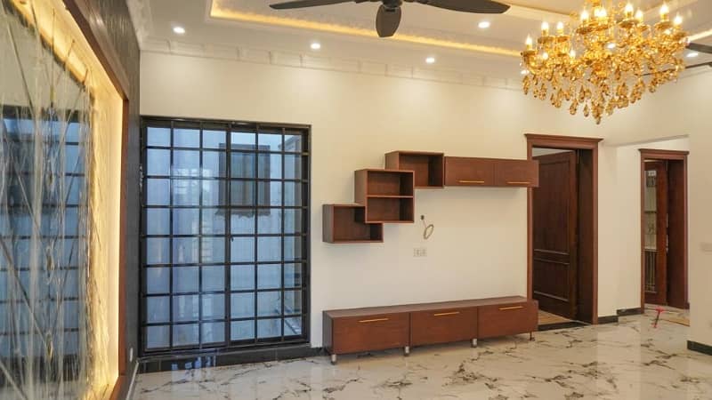 Brand New 11 Marla Corner House With 80ft Road Access & Sui Gas In Johar Town Phase 1 - Must See! 7