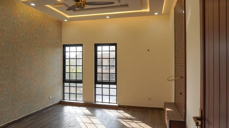 Brand New 11 Marla Corner House With 80ft Road Access & Sui Gas In Johar Town Phase 1 - Must See! 9