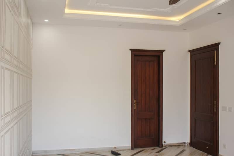 Brand New 11 Marla Corner House With 80ft Road Access & Sui Gas In Johar Town Phase 1 - Must See! 26