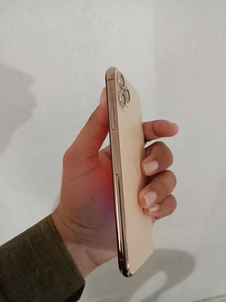 Apple IPhone  (11 pro Max) 6