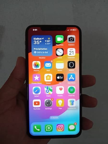 Apple IPhone  (11 pro Max) 7