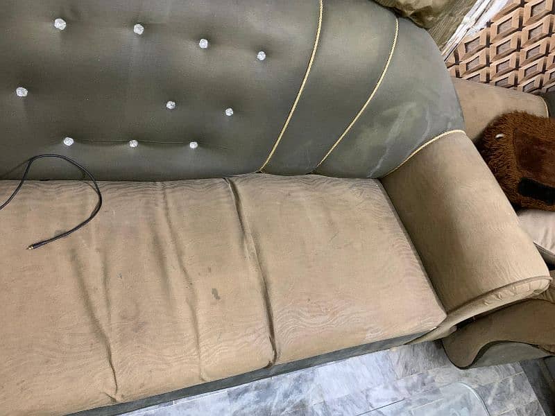 5 seater sofa set Bilkul ok ha 2