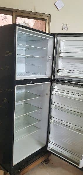 fridge dawlance perfwct working condition deep frost 65000 2