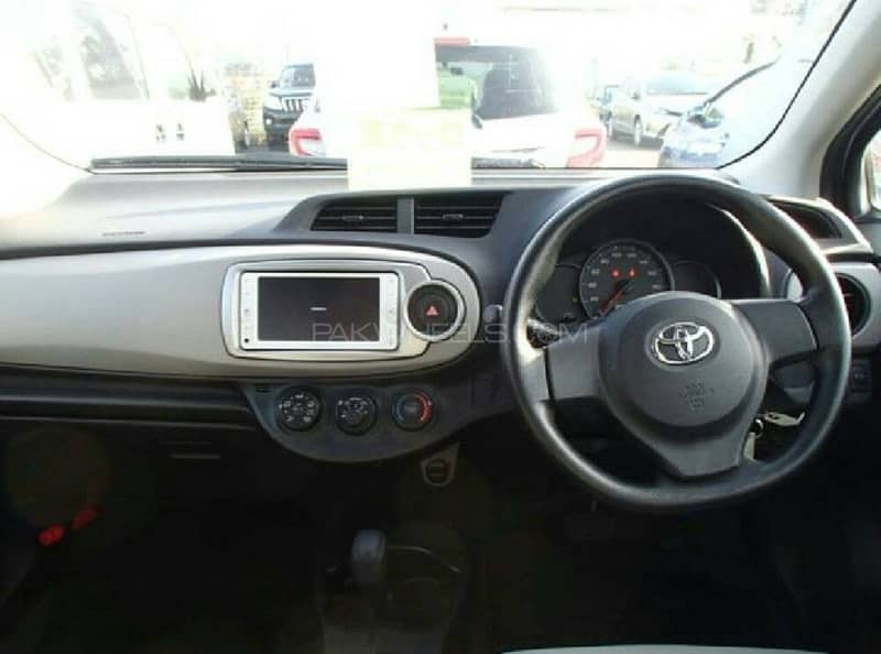 Toyota Vitz 2013 2