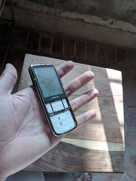 Nokia 6700 1