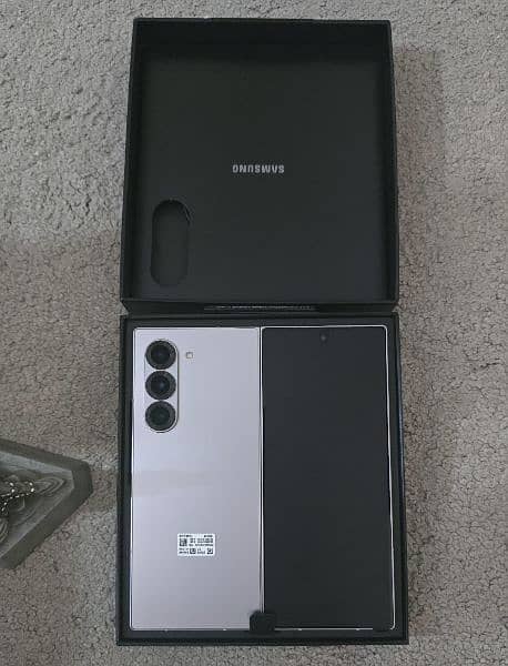 Samsung Z fold 6 | 256 GB | PTA 3