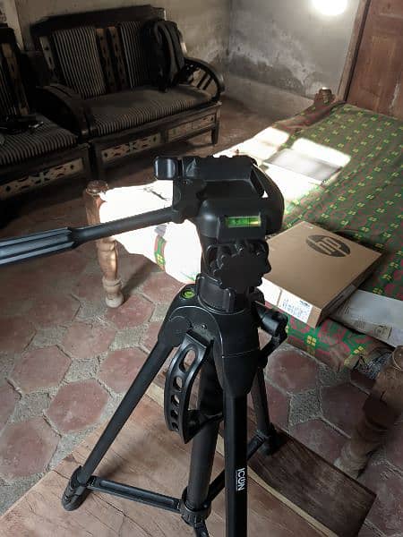 ICON 7862 Camera Tripod Stand 4