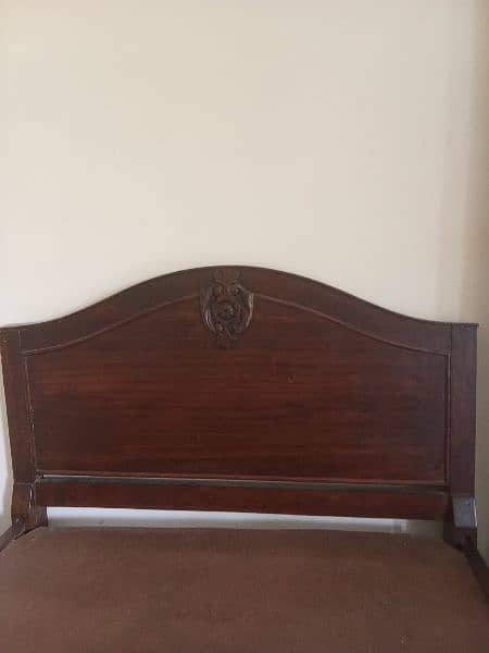 single bed in good condition used wooden and one small table 2