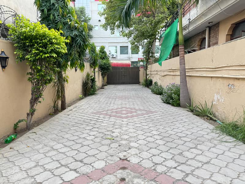 1 Kanal House for Rent in DHA Phase 2, R Block Ideal Location! 2