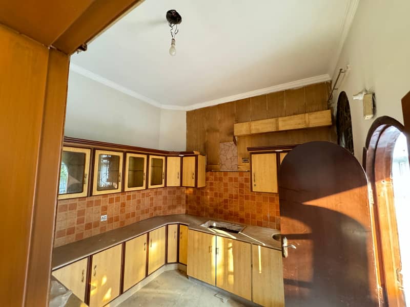 1 Kanal House for Rent in DHA Phase 2, R Block Ideal Location! 17