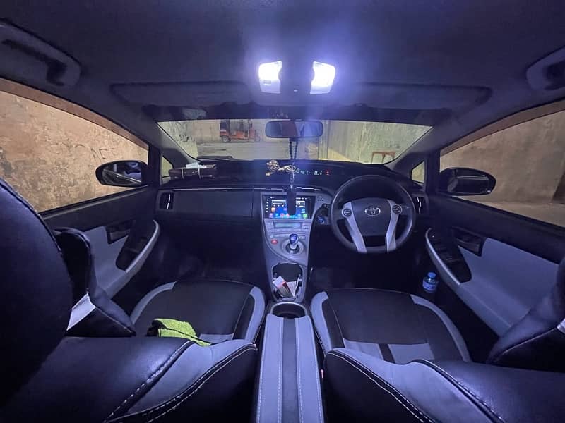 Toyota Prius 2012 S led 1.8 10