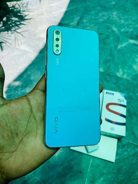 Vivo S1 8 GB Ram 256 memory 5