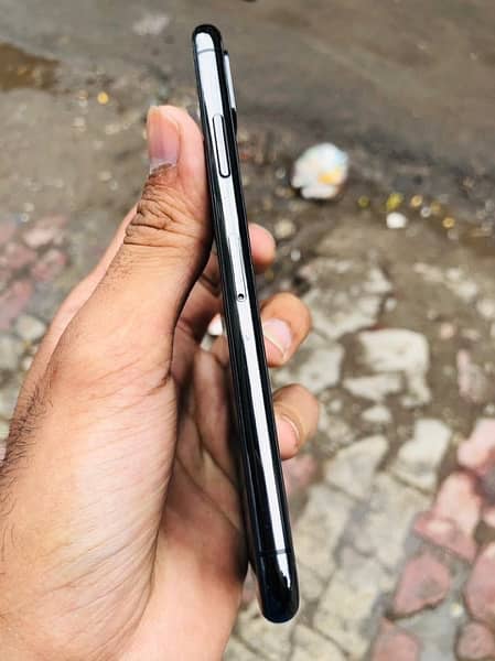 iPhone x 64GB Pta Approved 3