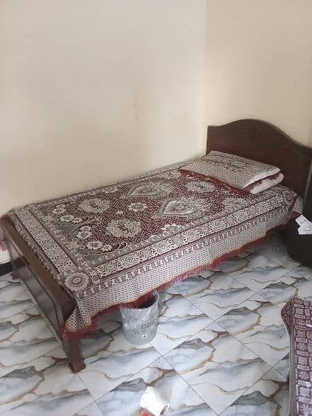 single bed in good condition used wooden and one small table 3