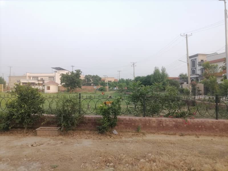 10 Marla Residential Plot For sale Available In FDA City 6