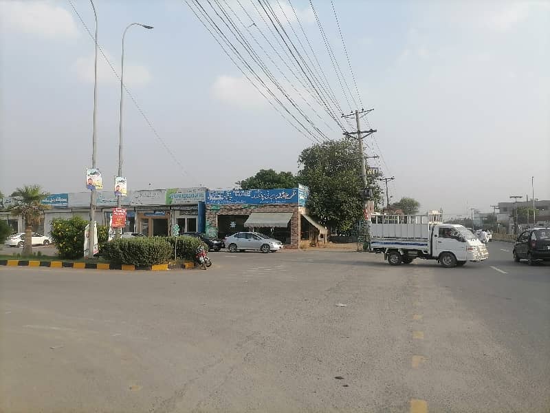 Corner sale A Residential Plot In Faisalabad Prime Location 1