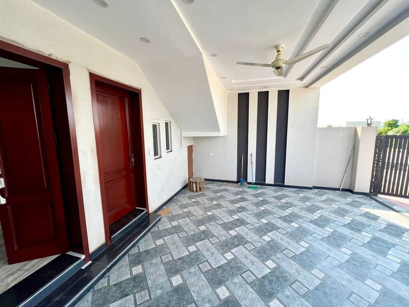 10 MARLA STADIUM FACING BRAND NEW HOUSE FOR SALE IN C BLOCK FAISAL TOWN PHASE-1 18