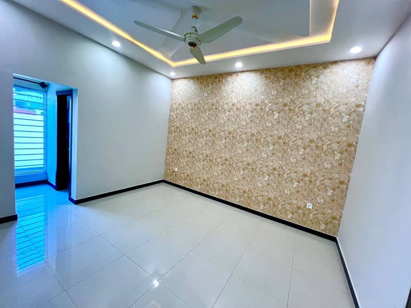 10 MARLA STADIUM FACING BRAND NEW HOUSE FOR SALE IN C BLOCK FAISAL TOWN PHASE-1 27