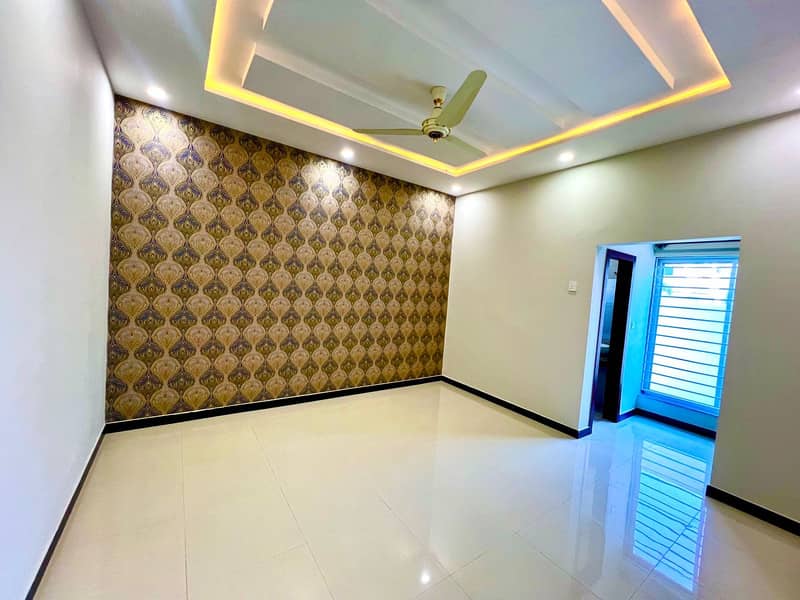 10 MARLA STADIUM FACING BRAND NEW HOUSE FOR SALE IN C BLOCK FAISAL TOWN PHASE-1 33