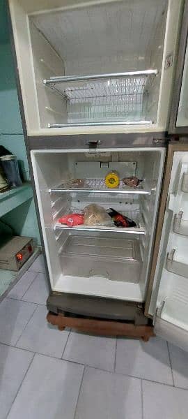 Dawlance Refrigerator. 0