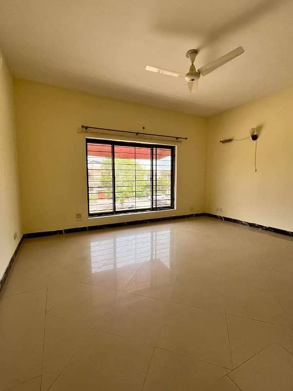 defence 500 yards bungalow for rent park facing west open 6