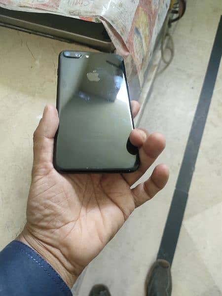 iphone 7 plus 128 gb jatt black colure 1