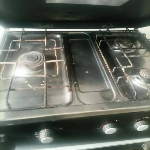 Cooking range 3 burner 2