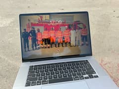 macbook pro 2019 512 GB i7