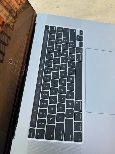 macbook pro 2019 512 GB i7 3