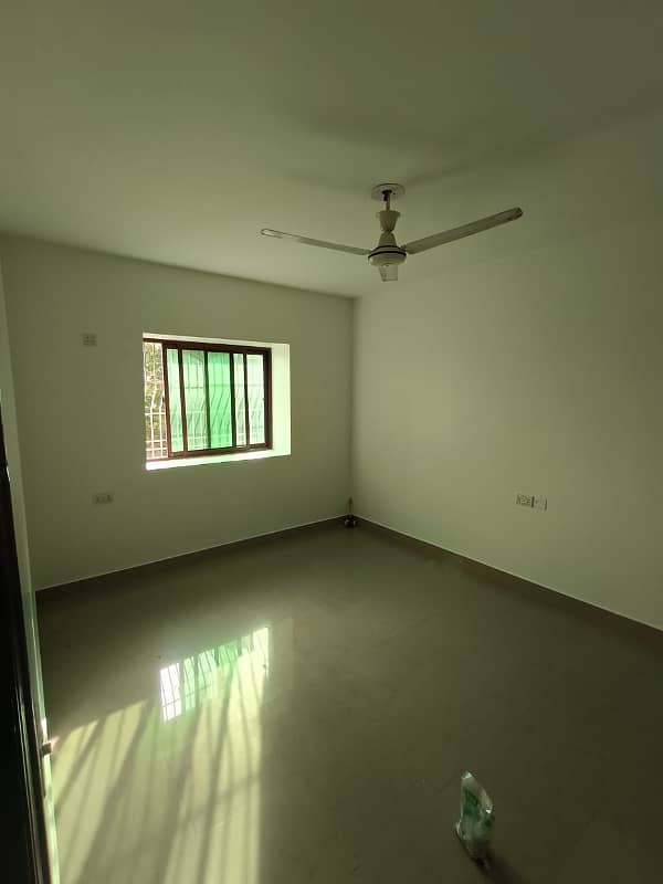 clifton flat for rent first floor with servant quarter reserved car parking 7