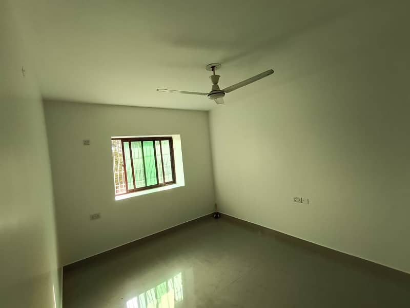 clifton flat for rent first floor with servant quarter reserved car parking 9