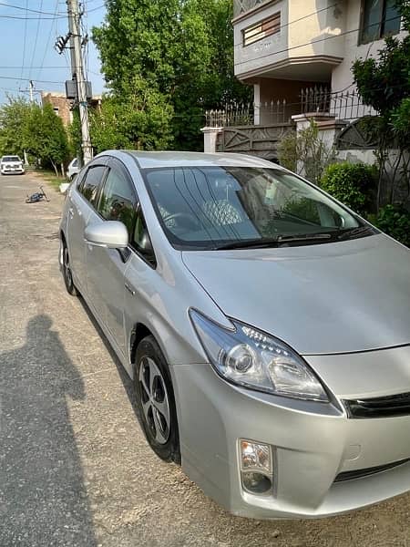 Toyota Prius 2011 1