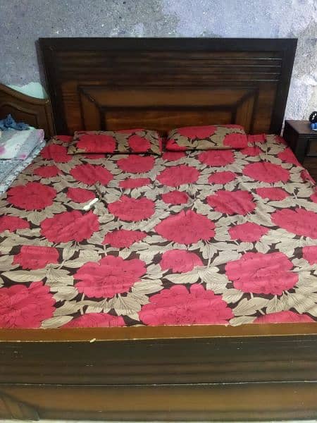 King size bed with 2 side tables and mattress 5