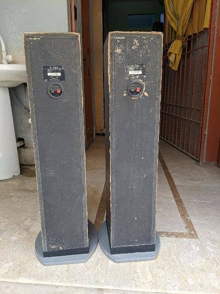 Kenwood Floor Standing Speakers 3