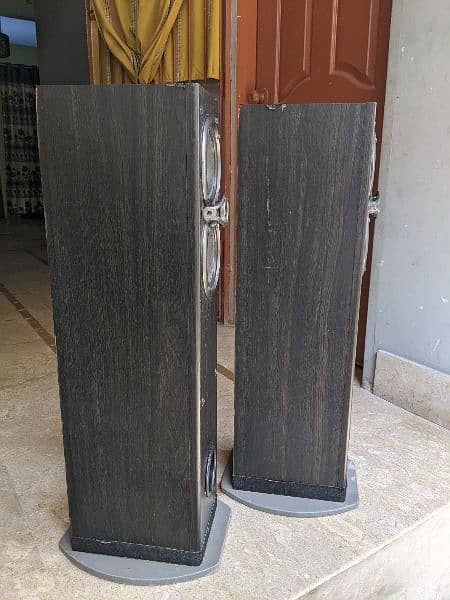 Kenwood Floor Standing Speakers 4