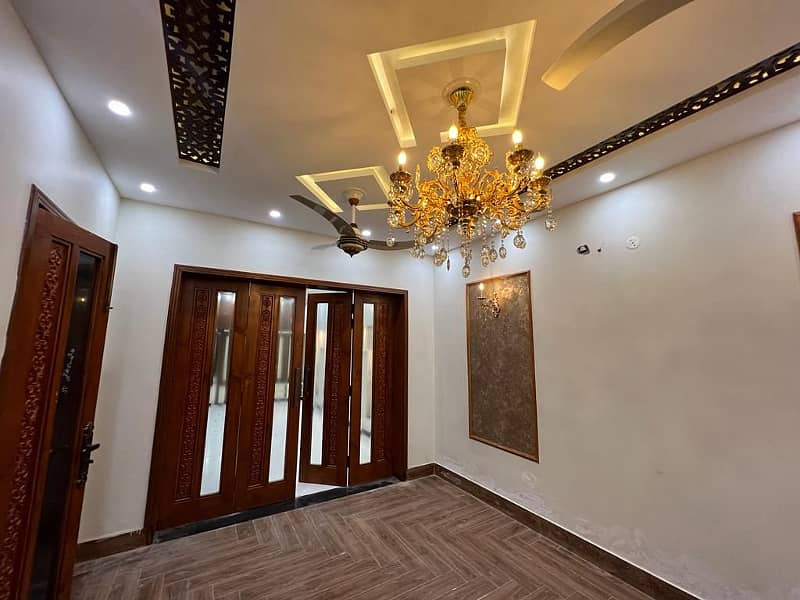 10 Marla Beautiful House Near to Park Available For Sale In Lake City Sector M2A 5