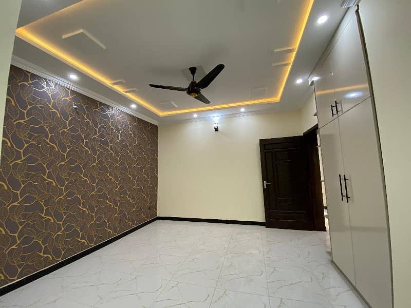 Corner Ground Portion Lush Condition Separate Entrance Spanish House Available For Rent Bahria town phase 8 Rawalpindi 9