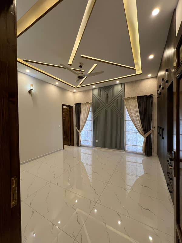 10 Marla Modern Design Owner's Built House is Available for Sale in Iqbal Block 3