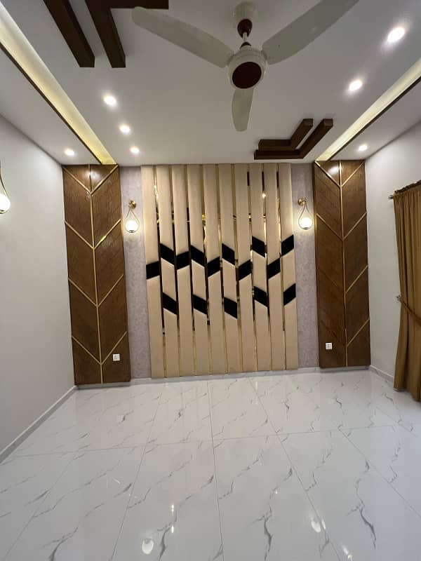 10 Marla Modern Design Owner's Built House is Available for Sale in Iqbal Block 5