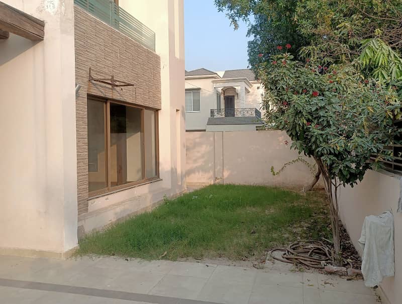 1 Kanal House Use Available For Sale 6