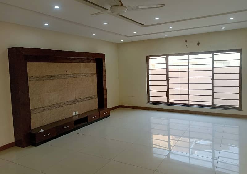 1 Kanal House Use Available For Sale 10