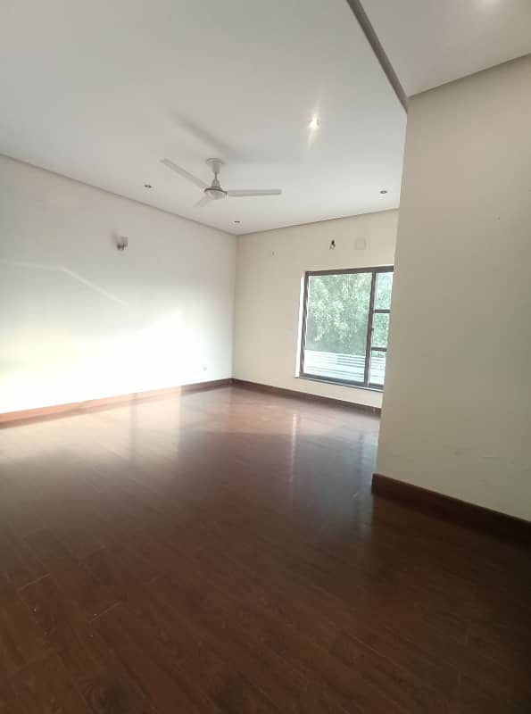 1 Kanal House Use Available For Sale 37