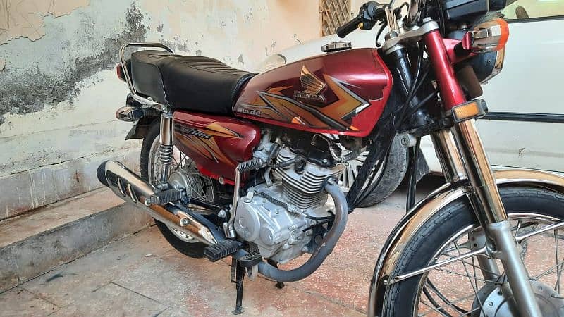 Honda 125 cc. total genuine. 6