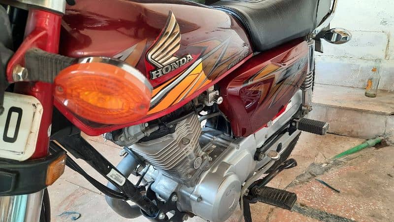 Honda 125 cc. total genuine. 7