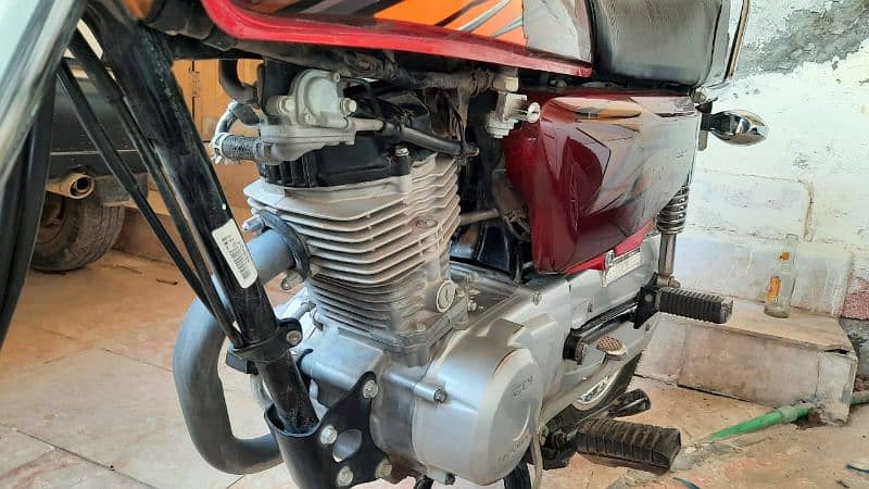 Honda 125 cc. total genuine. 8