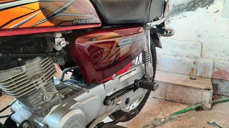 Honda 125 cc. total genuine. 9