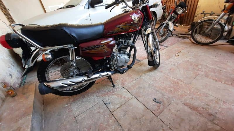 Honda 125 cc. total genuine. 10