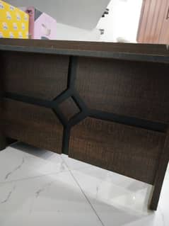 Laptop/Computer/Study table for sale in Lahore.