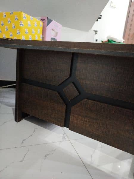 Laptop/Computer/Study table for sale in Lahore. 3